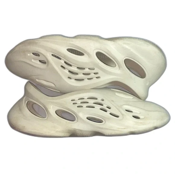 Yeezy Adidas Foam Runner Clogs in Cream Men’s Size 13 Sandals Streetwear Shoes - Picture 3 of 5